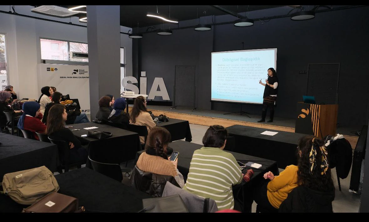  Metindilbilim ve Yazma Eğitimi Dersi Sosyal İnovasyon Ajansında